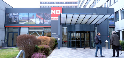 Locaux de la MEL qui utilise un écran interactif en entreprise