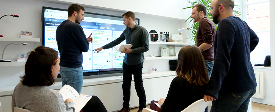 Utilisation de l'écran interactif pour des réunions de management visuel