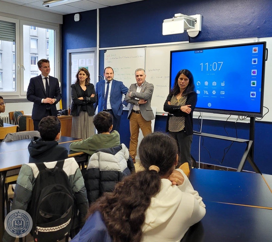 l'ensemble scolaire La Salle de Saint-Etienne remplace leurs VPI par des écrans numériques interactifs Speechi